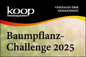 Beitragsbild zum Artikel. Es hat einen Kopfzeile, in der das Logo von Bestattungsinstitut Koop ist und Vertrauen über Generationen steht. Darunter ist ein diffuses Hintergrundbild aus Grün und Beige. Eine Headline steht da: Baumpflanz-Challenge 2025.
