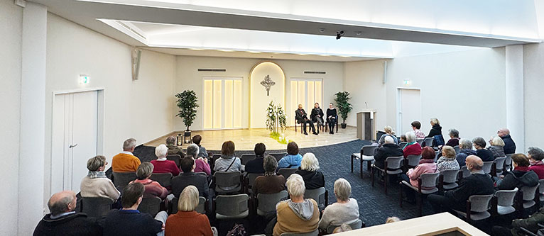 Gäste der Gedenkfeier am Totensonntag